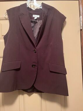 Kensie Tailored Sleeveless Blazer Vest in Deep Plum
